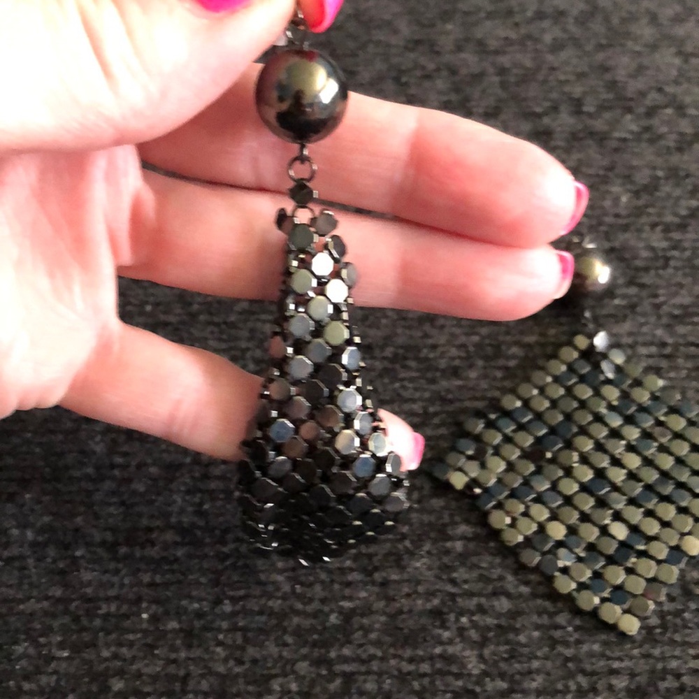 Bold mesh earrings with fish hook and stopper